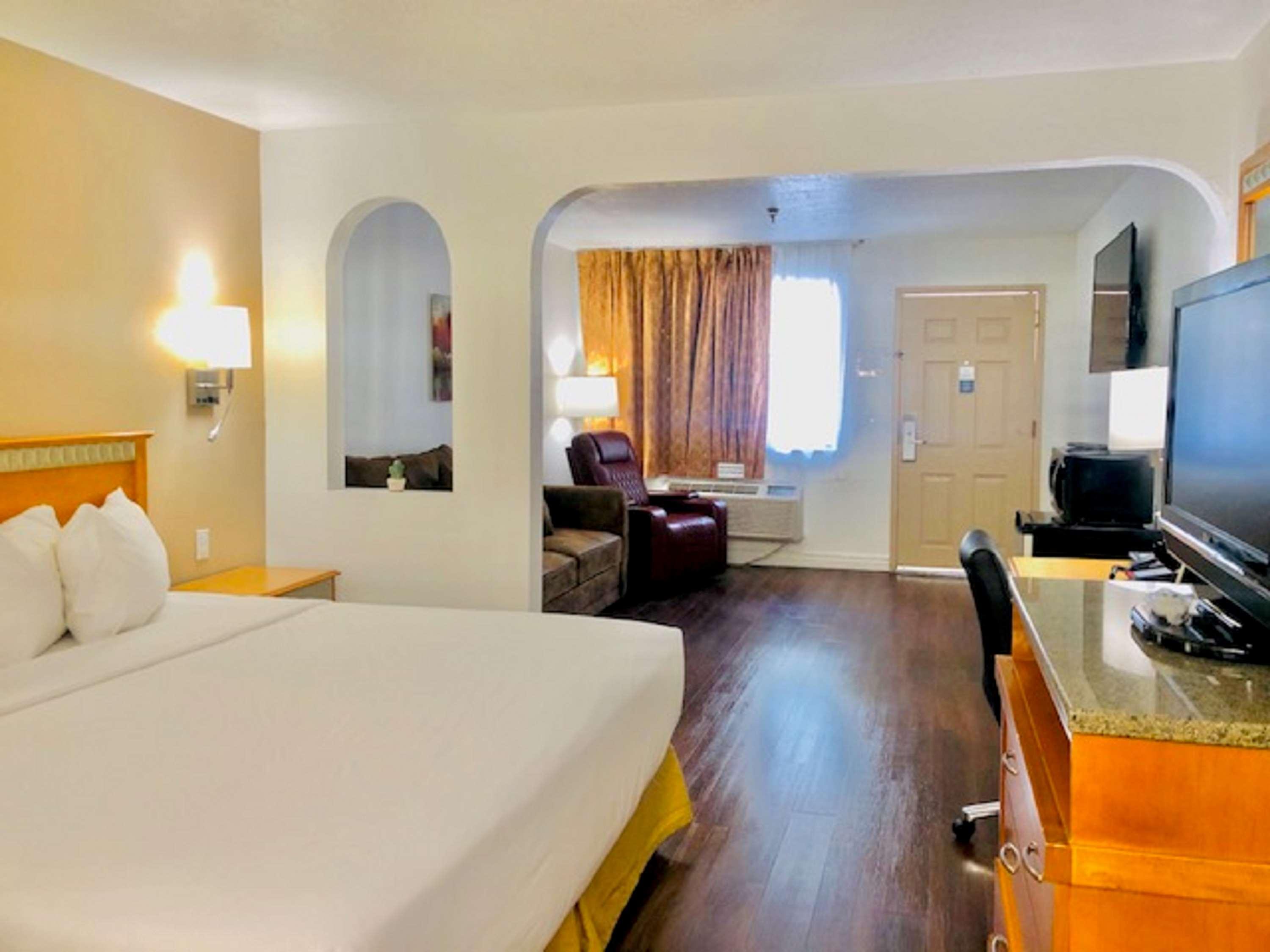 Surestay Plus Hotel By Best Western Albuquerque I-40 Eubank Экстерьер фото