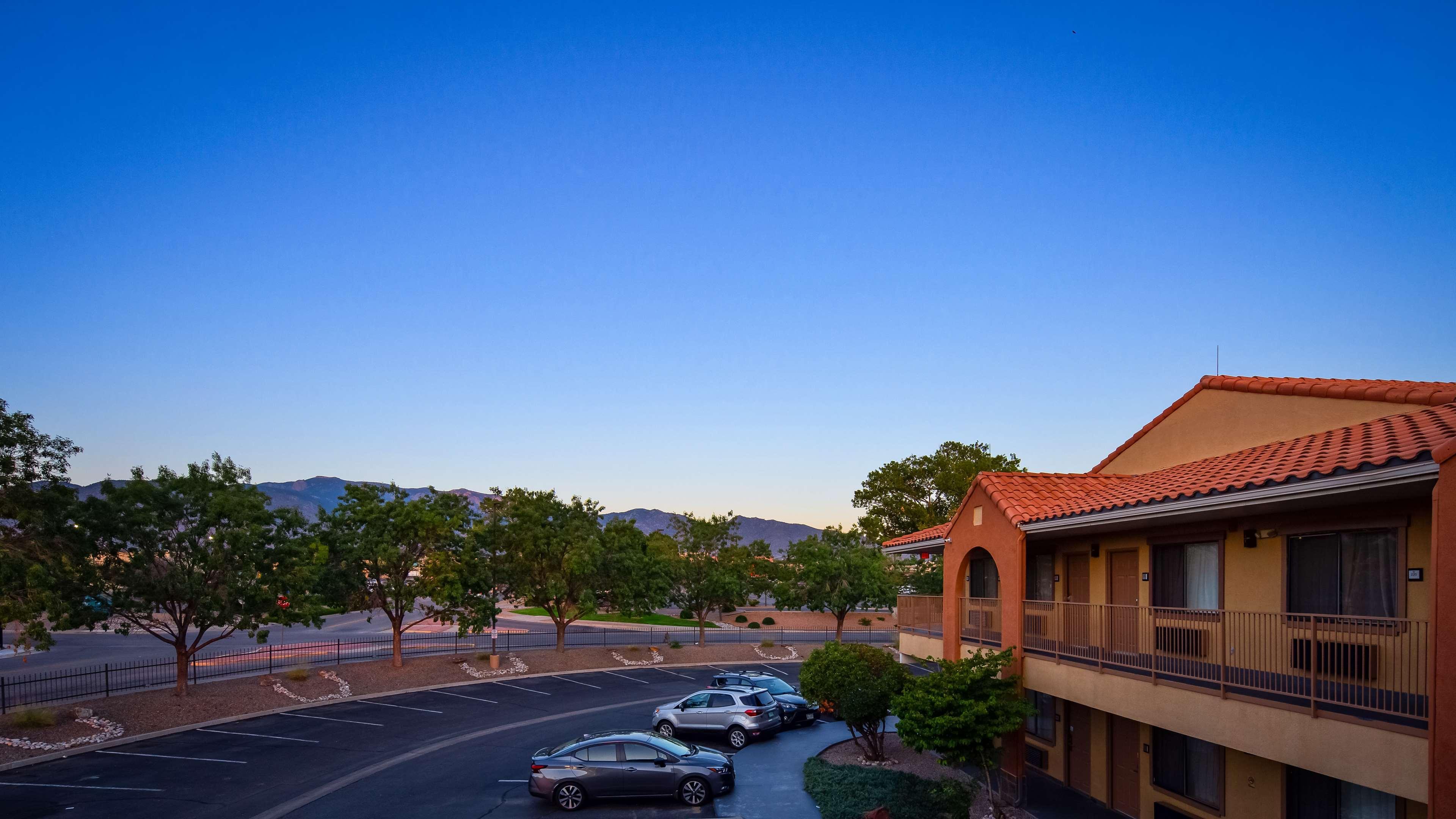 Surestay Plus Hotel By Best Western Albuquerque I-40 Eubank Экстерьер фото